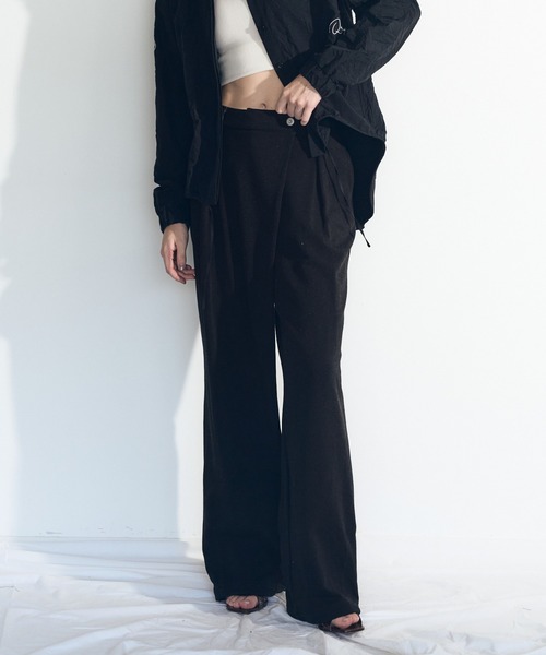 Muel Chic(ミュエルシック)の「Nove sweat denim pants ノーヴェスウェットデニムパンツ(デニムパンツ・レディース・ブルー/ブラック/インディゴブルー・SMALL/MEDIUM)」の2枚目の写真