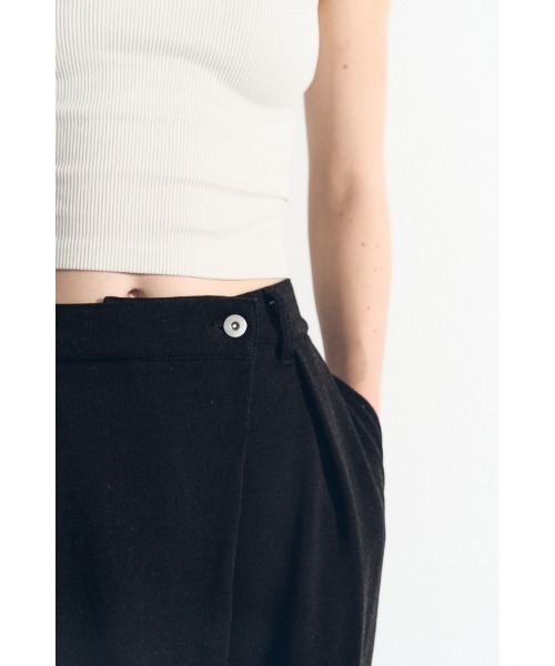 Muel Chic(ミュエルシック)の「Nove sweat denim pants ノーヴェスウェットデニムパンツ(デニムパンツ・レディース・ブルー/ブラック/インディゴブルー・SMALL/MEDIUM)」の4枚目の写真