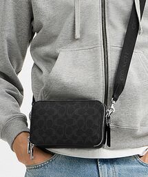 COACH（コーチ）の「クリントン クロスボディ バッグ・シグネチャー キャンバス（ショルダーバッグ）」
