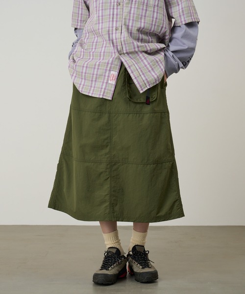 Gramicci(グラミチ)の「NYLON UTILITY SKIRT|ナイロンユーティリティスカート(スカート・レディース・オリーブ/ネイビー系/ブラック・M/L)」の2枚目の写真