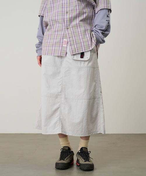 Gramicci(グラミチ)の「NYLON UTILITY SKIRT|ナイロンユーティリティスカート(スカート・レディース・オリーブ/ネイビー系/ブラック/キナリ・M/L/S)」の3枚目の写真