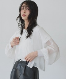 トレンド感あるシアーシャツとシンプルなリブTシャツの2点セット