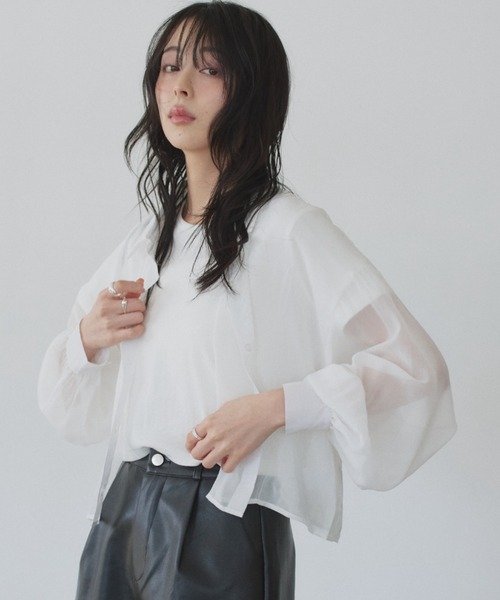 TREOVER(トレオーバー)の「トレンド感あるシアーシャツとシンプルなリブTシャツの2点セット(シャツ/ブラウス・レディース・ライトグレー/ピンク/オフホワイト/ブラック/ライトブルー・FREE)」の1枚目の写真