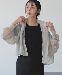 トレンド感あるシアーシャツとシンプルなリブTシャツの2点セット