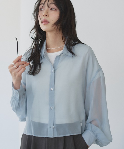 TREOVER(トレオーバー)の「トレンド感あるシアーシャツとシンプルなリブTシャツの2点セット(シャツ/ブラウス・レディース・ライトグレー/ピンク/オフホワイト/ブラック/ライトブルー・FREE)」の4枚目の写真