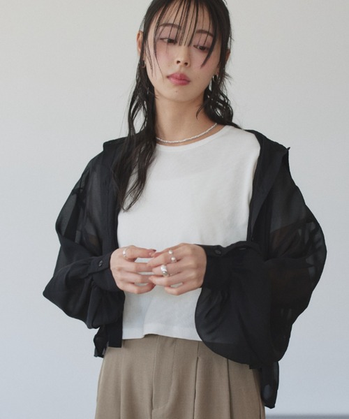 TREOVER(トレオーバー)の「トレンド感あるシアーシャツとシンプルなリブTシャツの2点セット(シャツ/ブラウス・レディース・ライトグレー/ピンク/オフホワイト/ブラック/ライトブルー・FREE)」の2枚目の写真