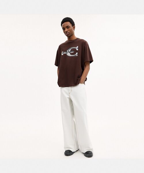 COACH（コーチ）の「スクリュー リラックスド Tシャツ・オーガニック コットン（Tシャツ/カットソー・メンズ・ブラウン系その他・SMALL/MEDIUM/LARGE）」の4枚目の写真