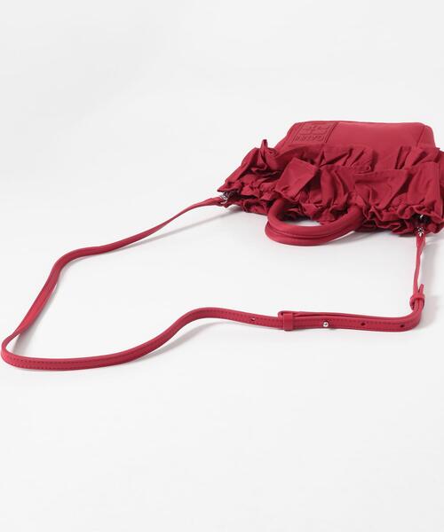 GANNI(ガニー)の「GANNI MINI SHOPPER RUFFLE(クラッチバッグ・レディース・レッド・-)」の4枚目の写真