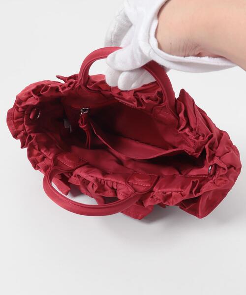 GANNI(ガニー)の「GANNI MINI SHOPPER RUFFLE(クラッチバッグ・レディース・レッド・-)」の3枚目の写真