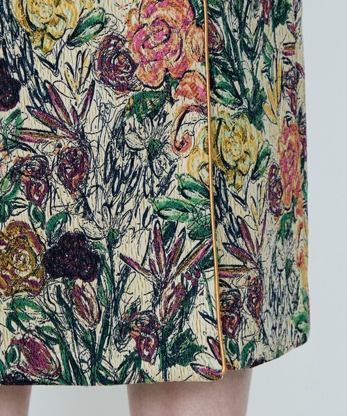 TOMORROWLAND collection(トゥモローランドコレクション)の「【WEB先行予約】ビンテージフラワージャカード パイピングストレートスカート(スカート・レディース・グリーン系その他・36/34)」の9枚目の写真
