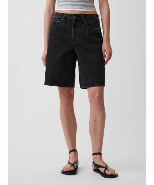 GAP(ギャップ)の「11インチ ミッドライズ ロングライン デニムショートパンツ(デニムパンツ・レディース・ブラック・26/25/23/24/27/28/29/30)」の1枚目の写真