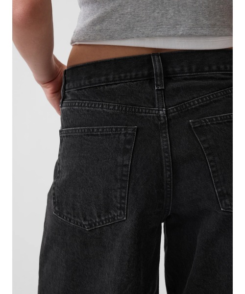 GAP(ギャップ)の「11インチ ミッドライズ ロングライン デニムショートパンツ(デニムパンツ・レディース・ブラック・26/25/23/24/27/28/29/30)」の4枚目の写真