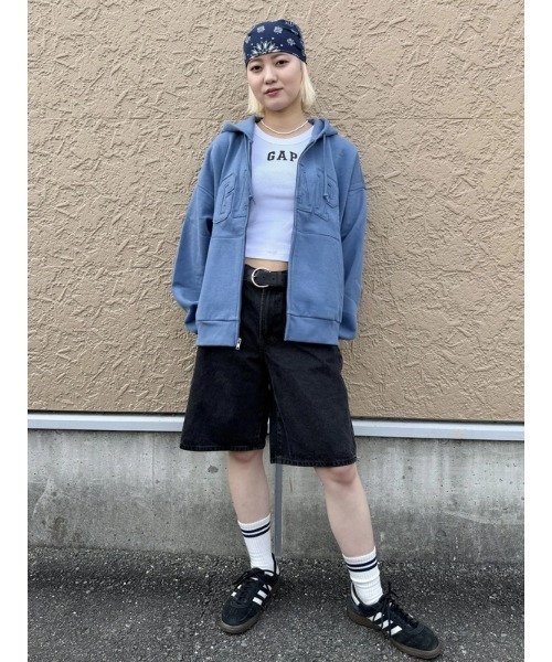 GAP(ギャップ)の「11インチ ミッドライズ ロングライン デニムショートパンツ(デニムパンツ・レディース・ブラック・26/25/23/24/27/28/29/30)」の7枚目の写真