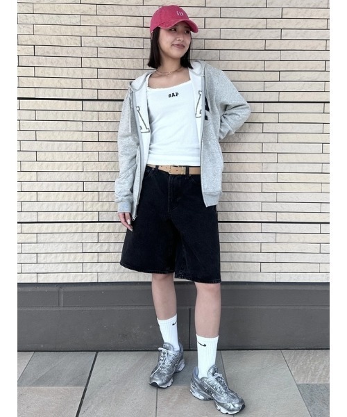 GAP(ギャップ)の「11インチ ミッドライズ ロングライン デニムショートパンツ(デニムパンツ・レディース・ブラック・26/25/23/24/27/28/29/30)」の8枚目の写真