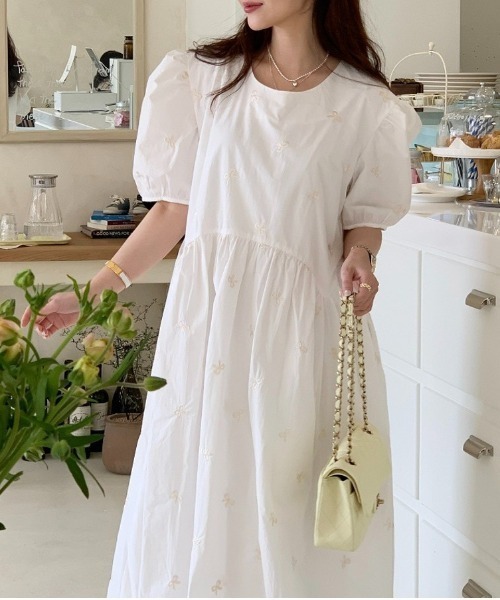 FREE STYLISTS(フリー スタイリスト)の「YUGA_YGMC Korean style ribbon embroidered French sleeve dress(ワンピース・レディース・ホワイト/ベージュ・FREE)」の1枚目の写真