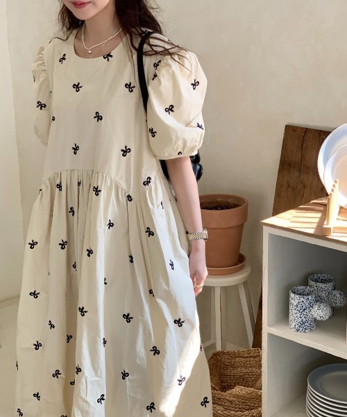 FREE STYLISTS(フリー スタイリスト)の「YUGA_YGMC Korean style ribbon embroidered French sleeve dress(ワンピース・レディース・ホワイト/ベージュ・FREE)」の4枚目の写真