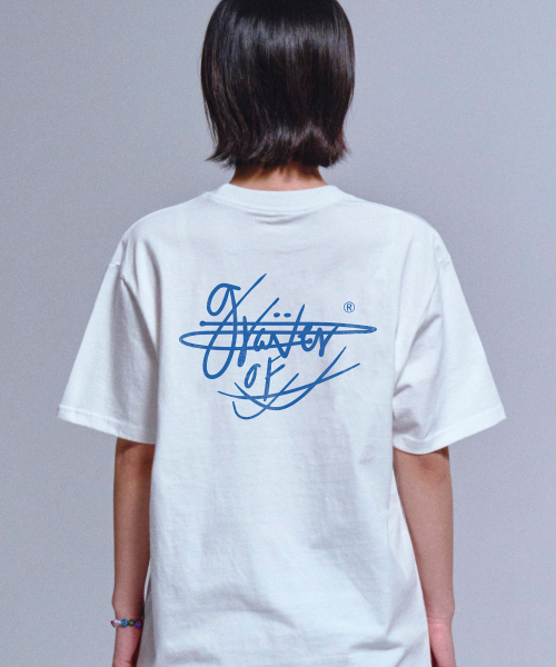 GRAVER（グレーバー）の「[ユニセックス]サインブルーレタリングバックロゴ半袖Tシャツ_3カラー（Tシャツ/カットソー・レディース・ブラック/ホワイト/ライトホワイト・SMALL/MEDIUM/LARGE）」の5枚目の写真