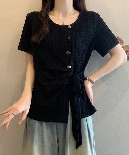 2ly2(トゥーリートゥー)の「サイドリボンデザイントップス / ボタン付き ニット風カットソー(シャツ/ブラウス・レディース・グリーン/ピンク/ブラック・FREE)」の9枚目の写真