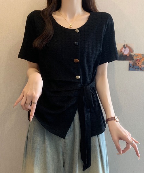 2ly2(トゥーリートゥー)の「サイドリボンデザイントップス / ボタン付き ニット風カットソー(シャツ/ブラウス・レディース・グリーン/ピンク/ブラック・FREE)」の7枚目の写真