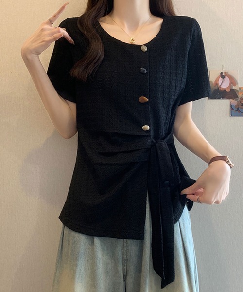 2ly2(トゥーリートゥー)の「サイドリボンデザイントップス / ボタン付き ニット風カットソー(シャツ/ブラウス・レディース・グリーン/ピンク/ブラック・FREE)」の6枚目の写真