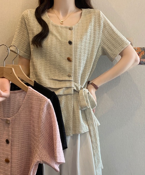2ly2(トゥーリートゥー)の「サイドリボンデザイントップス / ボタン付き ニット風カットソー(シャツ/ブラウス・レディース・グリーン/ピンク/ブラック・FREE)」の19枚目の写真