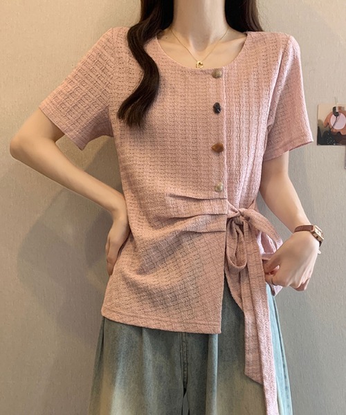 2ly2(トゥーリートゥー)の「サイドリボンデザイントップス / ボタン付き ニット風カットソー(シャツ/ブラウス・レディース・グリーン/ピンク/ブラック・FREE)」の16枚目の写真