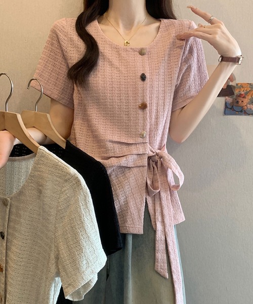 2ly2(トゥーリートゥー)の「サイドリボンデザイントップス / ボタン付き ニット風カットソー(シャツ/ブラウス・レディース・グリーン/ピンク/ブラック・FREE)」の11枚目の写真