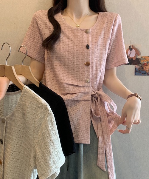 2ly2(トゥーリートゥー)の「サイドリボンデザイントップス / ボタン付き ニット風カットソー(シャツ/ブラウス・レディース・グリーン/ピンク/ブラック・FREE)」の10枚目の写真
