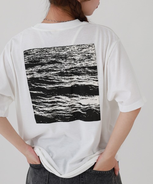 FUNALIVE(ファンアライブ)の「ワンポイント/サガラ/シルキーエアー 刺繍 ロゴ プリント 半袖 Tシャツ(Tシャツ/カットソー・メンズ・レディッシュグレー/ホワイト系3/ネイビー系2/ブラック系2/ダークグリーン/ブラック系3/ネイビー系1/ブラウン/ブラック系1/ホワイト系2/ホワイト系1/ダークグリーン系/ネイビー系3/ホワイト系7/パープル系1/ネイビー系4/ホワイト系8/パープル系2/ネイビー系5/ダークグリーン系1/ホワイト系5/ブラック系5/ブラック系6/ブラック系7/ブラウン系1/グレー系2/グレー系3/グレー系4/ブラウン系/ブラウン系2/ブラック/ダークグリーン系2/ホワイト系4/ダークグリーン系3/ブラウン系3/ホワイト系6/ブラック系/ブラック系4/ブラウン系5/グレー系1/ブラック系8/ブラウン系4/ブラック系9・LL/L/M)」の8枚目の写真