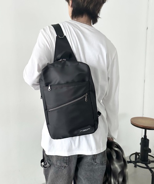 MAFA PACIFIC LIMITED（マファパシフィックリミテッド）の「[A4サイズ対応]簡易保冷温ポケット付き ボディバッグ/ワンショルダー（ボディバッグ/ウエストポーチ・メンズ・ネイビー/ブラック・FREE）」の4枚目の写真