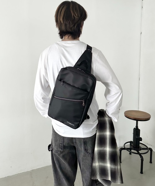 MAFA PACIFIC LIMITED（マファパシフィックリミテッド）の「[A4サイズ対応]簡易保冷温ポケット付き ボディバッグ/ワンショルダー（ボディバッグ/ウエストポーチ・メンズ・ネイビー/ブラック・FREE）」の6枚目の写真