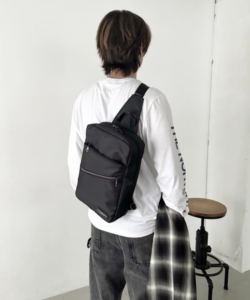 MAFA PACIFIC LIMITED（マファパシフィックリミテッド）の「[A4サイズ対応]簡易保冷温ポケット付き ボディバッグ/ワンショルダー（ボディバッグ/ウエストポーチ・メンズ・ネイビー/ブラック・FREE）」の7枚目の写真