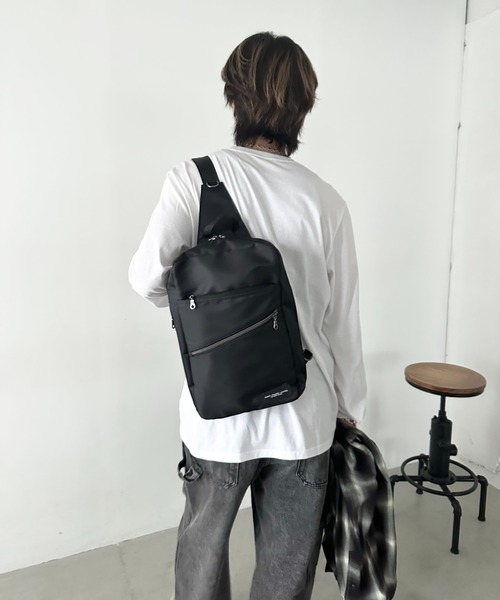 MAFA PACIFIC LIMITED（マファパシフィックリミテッド）の「[A4サイズ対応]簡易保冷温ポケット付き ボディバッグ/ワンショルダー（ボディバッグ/ウエストポーチ・メンズ・ネイビー/ブラック・FREE）」の8枚目の写真