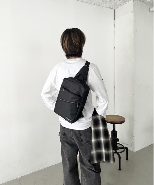 MAFA PACIFIC LIMITED（マファパシフィックリミテッド）の「[A4サイズ対応]簡易保冷温ポケット付き ボディバッグ/ワンショルダー（ボディバッグ/ウエストポーチ・メンズ・ネイビー/ブラック・FREE）」の9枚目の写真