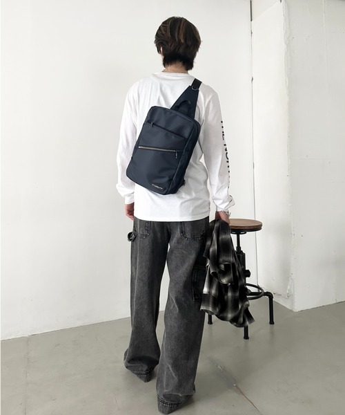 MAFA PACIFIC LIMITED（マファパシフィックリミテッド）の「[A4サイズ対応]簡易保冷温ポケット付き ボディバッグ/ワンショルダー（ボディバッグ/ウエストポーチ・メンズ・ネイビー/ブラック・FREE）」の13枚目の写真