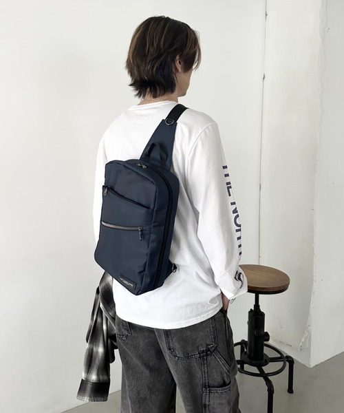 MAFA PACIFIC LIMITED（マファパシフィックリミテッド）の「[A4サイズ対応]簡易保冷温ポケット付き ボディバッグ/ワンショルダー（ボディバッグ/ウエストポーチ・メンズ・ネイビー/ブラック・FREE）」の12枚目の写真