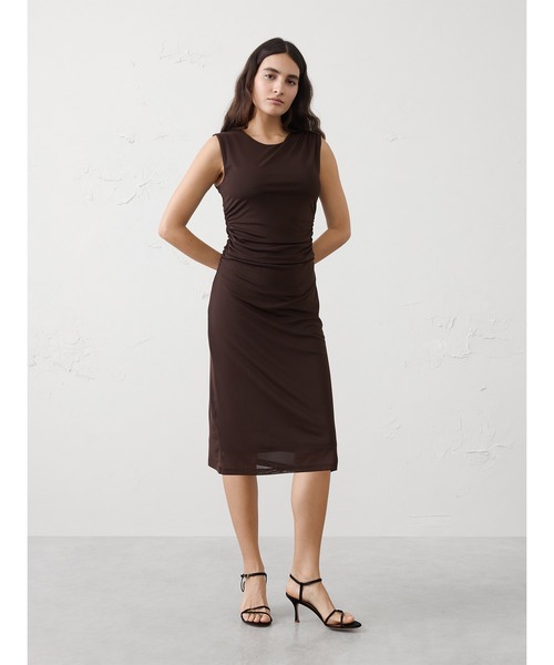 BANANA REPUBLIC FACTORY STORE(バナナリパブリック ファクトリーストア)の「BANANA REPUBLIC FACTORY STORE サイドルーシュメッシュミディワンピース(ワンピース・レディース・ブラウン・S/M/L/XS)」の1枚目の写真