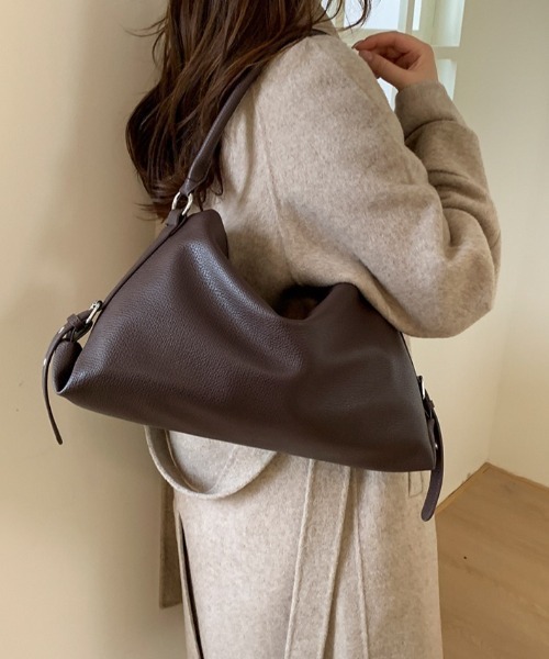 yuue' ( wear )(ユーイ)の「大容量ベルトデザインショルダーバッグ(ショルダーバッグ・レディース・ブラック/ダークブラウン・FREE)」の13枚目の写真