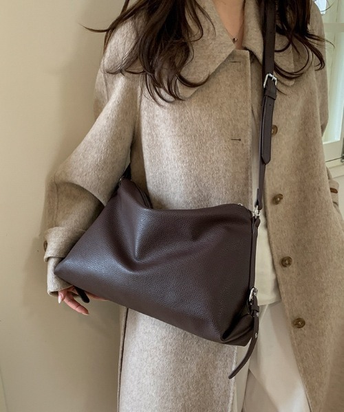 yuue' ( wear )(ユーイ)の「大容量ベルトデザインショルダーバッグ(ショルダーバッグ・レディース・ブラック/ダークブラウン・FREE)」の15枚目の写真