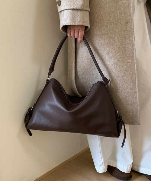yuue' ( wear )(ユーイ)の「大容量ベルトデザインショルダーバッグ(ショルダーバッグ・レディース・ブラック/ダークブラウン・FREE)」の17枚目の写真