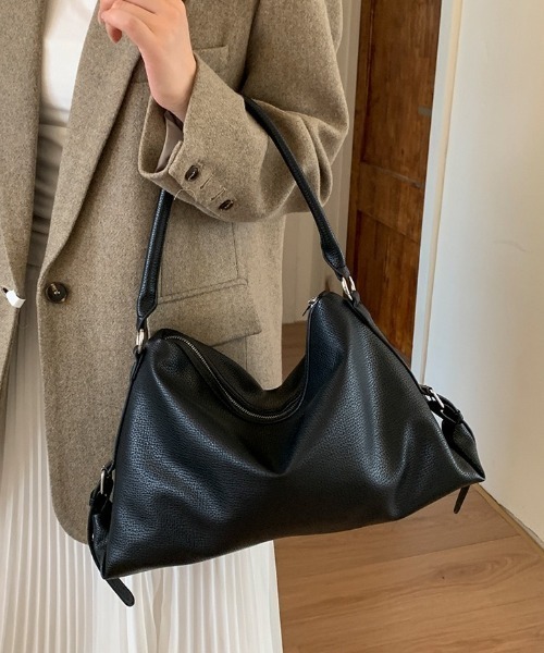 yuue' ( wear )(ユーイ)の「大容量ベルトデザインショルダーバッグ(ショルダーバッグ・レディース・ブラック/ダークブラウン・FREE)」の6枚目の写真