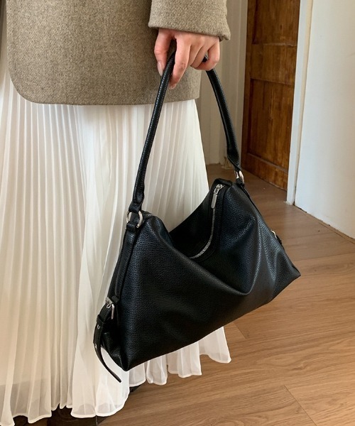 yuue' ( wear )(ユーイ)の「大容量ベルトデザインショルダーバッグ(ショルダーバッグ・レディース・ブラック/ダークブラウン・FREE)」の8枚目の写真