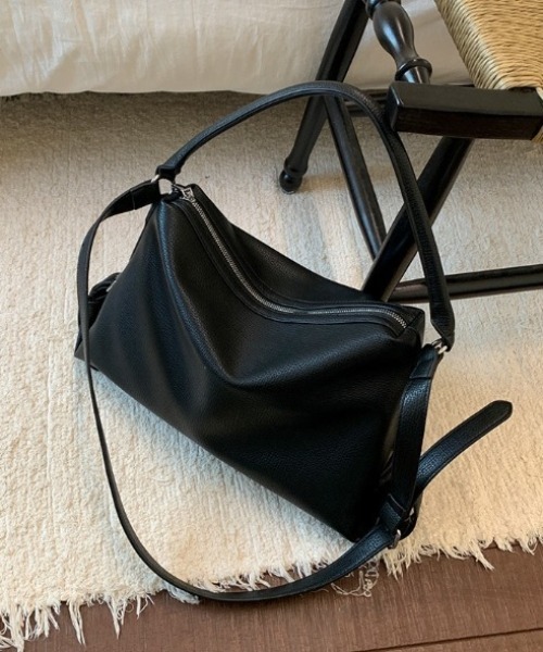 yuue' ( wear )(ユーイ)の「大容量ベルトデザインショルダーバッグ(ショルダーバッグ・レディース・ブラック/ダークブラウン・FREE)」の9枚目の写真