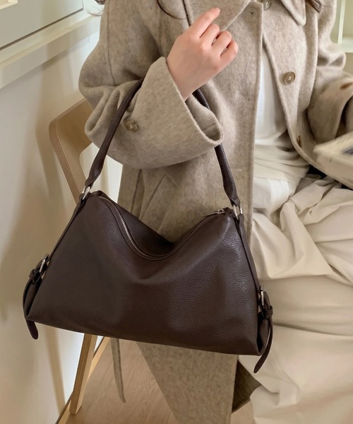 yuue' ( wear )(ユーイ)の「大容量ベルトデザインショルダーバッグ(ショルダーバッグ・レディース・ブラック/ダークブラウン・FREE)」の14枚目の写真