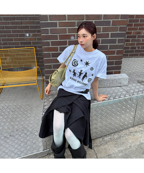 KKEEE（ケーケーイーイー）の「ダンスパーティーオーバーサイズ半袖Tシャツ(2カラー)（Tシャツ/カットソー・レディース・ホワイト/ブラック・LARGE/X-LARGE）」の2枚目の写真