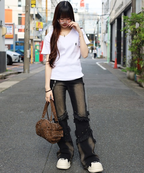 ATMARK(アットマーク)の「《3サイズ展開 / UNISEX 》胸刺繍 テレコリブ Vネック半袖Tシャツ 百合 クロス(Tシャツ/カットソー・メンズ・ホワイト/ブラック・S/L/M)」の12枚目の写真