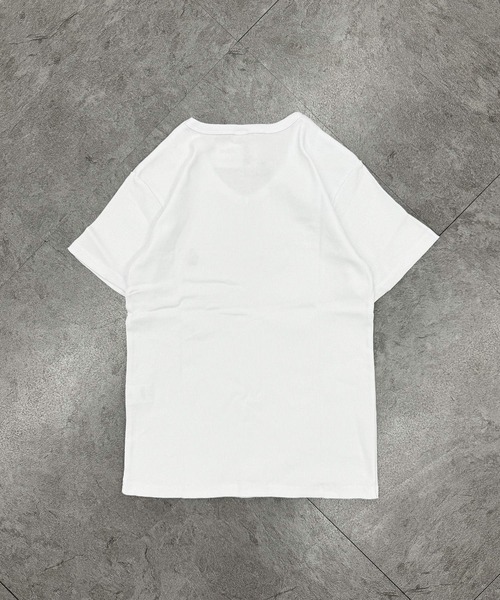 ATMARK(アットマーク)の「《3サイズ展開 / UNISEX 》胸刺繍 テレコリブ Vネック半袖Tシャツ 百合 クロス(Tシャツ/カットソー・メンズ・ホワイト/ブラック・S/L/M)」の19枚目の写真