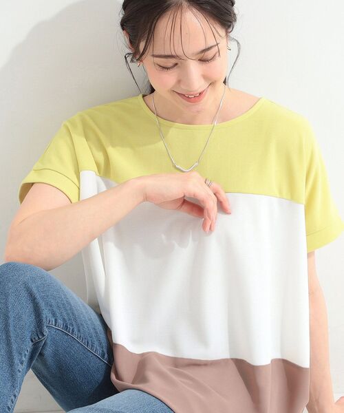 SHOO・LA・RUE(シューラルー)の「【S-LL/洗濯機可/体型カバー】3段切り替え 1枚で主役になるドルマントップス(Tシャツ/カットソー・レディース・グレー系4/イエロー系その他6/ブラック系4/カーキ系3・04/03/02/01)」の4枚目の写真