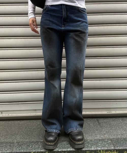Chikashitsu +(チカシツプラス)の「【Chikashitsu +】dirty wash flare denim pants / 【チカシツプラス】ダーティーウォッシュフレアデニムパンツ(デニムパンツ・メンズ・ブルー・L/M/S)」の9枚目の写真