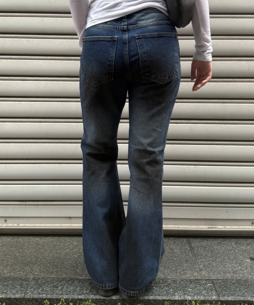 Chikashitsu +(チカシツプラス)の「【Chikashitsu +】dirty wash flare denim pants / 【チカシツプラス】ダーティーウォッシュフレアデニムパンツ(デニムパンツ・メンズ・ブルー・L/M/S)」の11枚目の写真